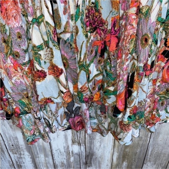 Jodifl Floral Open Neck Tunic - Picture 2 of 6